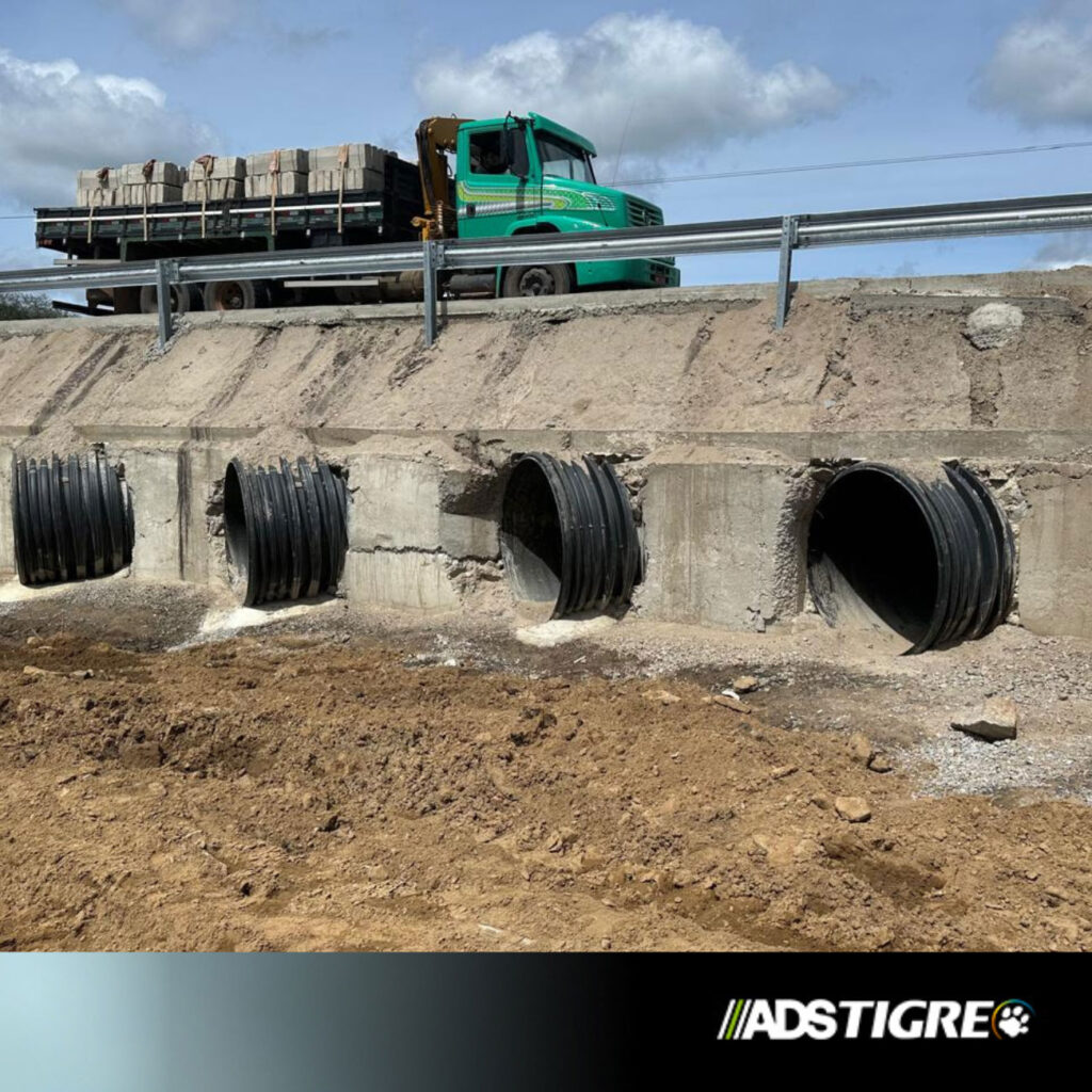 imagem fortes chuvas destroem ponte na BR 304